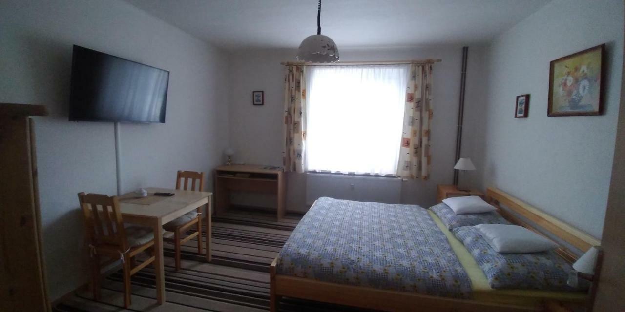 Apartmán u potoka Sadov Exterior foto
